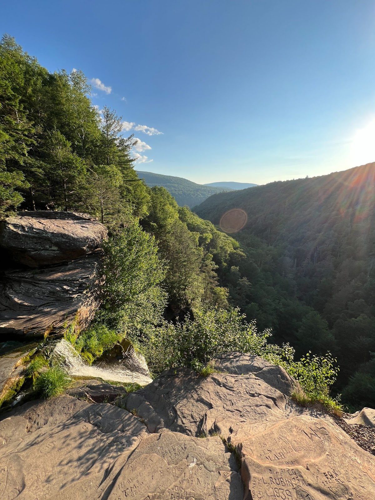 Rock ledge and valley at the top of the falls